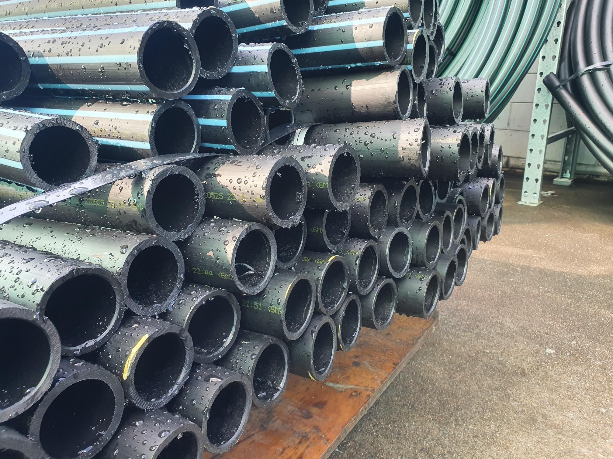 HDPE Poly Pipe SDR13.6 PN12 Straight 6 Metres In Length Colour Black